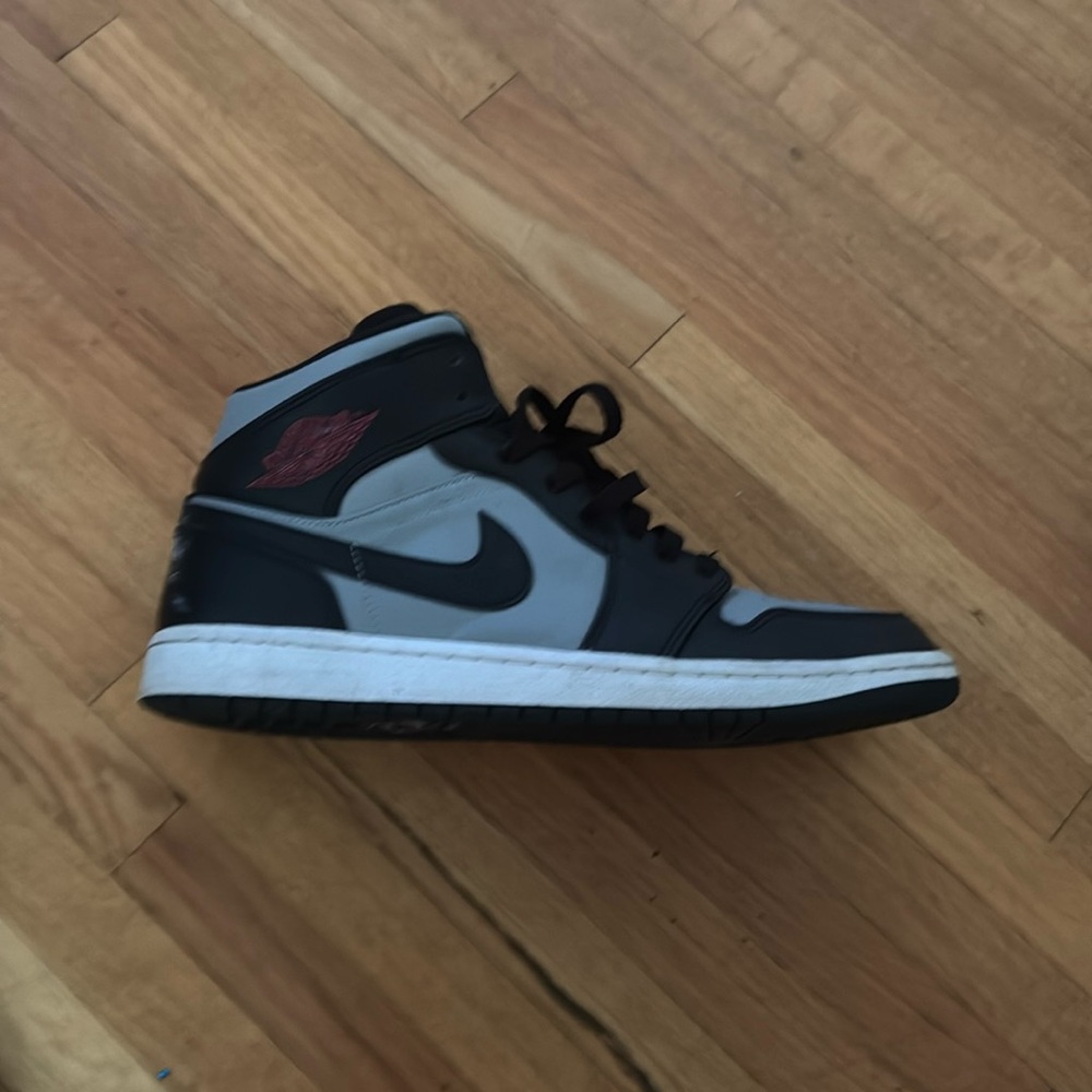 Jordan 1 authentic size 11